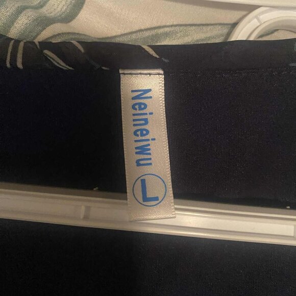 Womens blouses 5 Piece L-XL Misc bundle - Picture 9 of 16